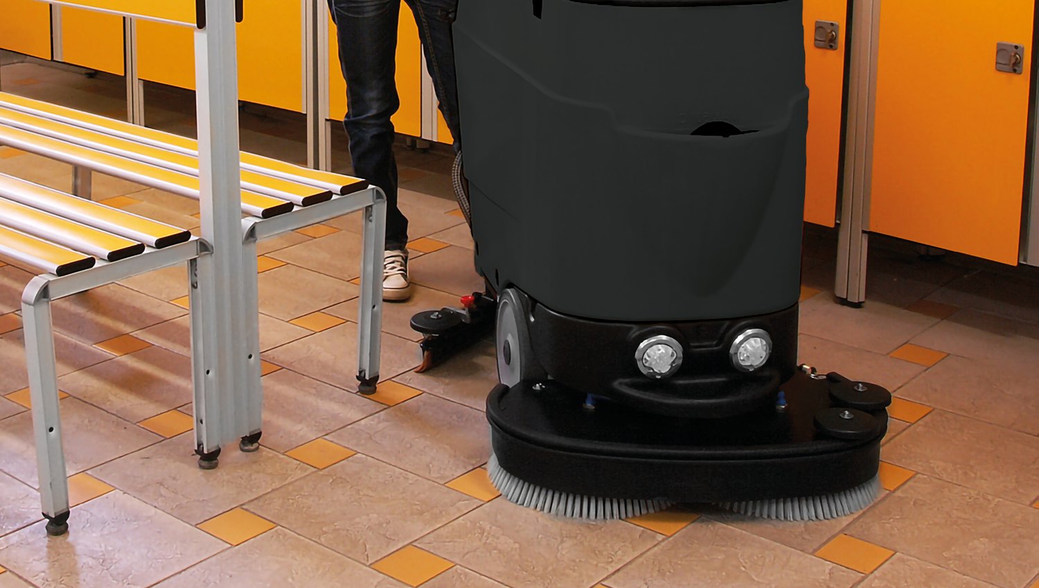How to ensure the hygiene of floors with a scrubber dryer